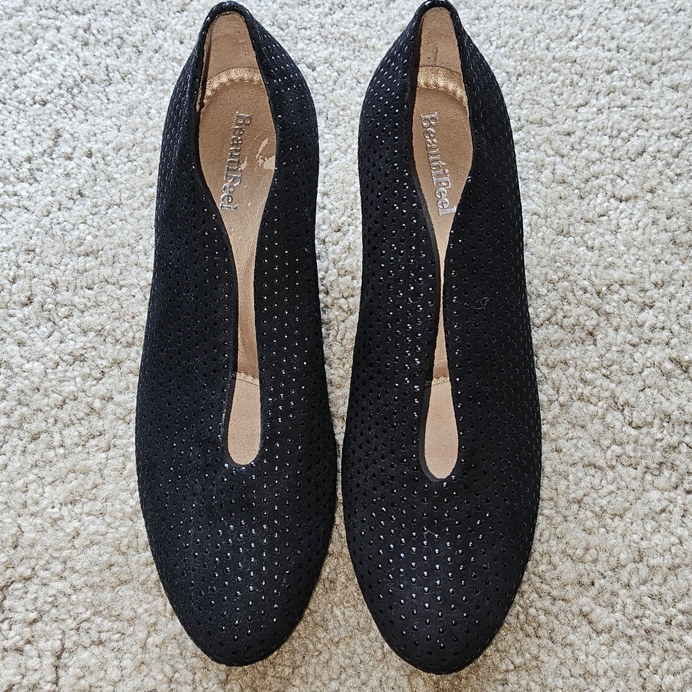 BeautiFeel Size 7.5 Black Luxe Suede Calla Pumps